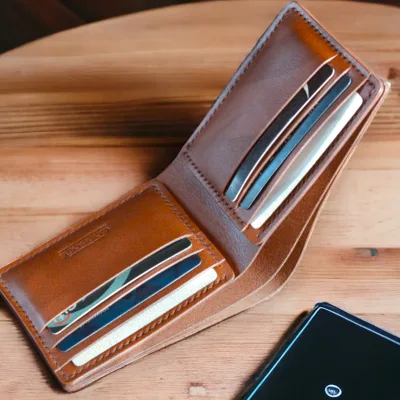 RoundightWoodTable-2CASHPOCKETTHICKLEATHERWALLET-PhotoRoom